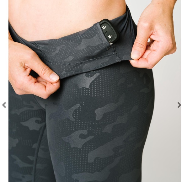 ZYIA Gray Battleship Camo Luxe Hi-Rise 7/8 24” 6/8 - Picture 4 of 4